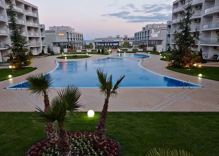 Sunny Relax & Апартаменты *