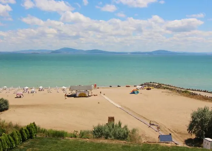 Sunny Relax & Апартаменты *